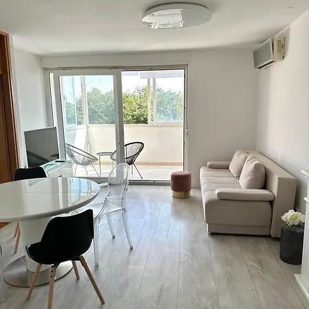 Apartment Split Split